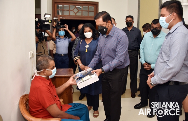 WAR VETERAN INMATES HONOURED BY COMMANDER OF THE AIR FORCE AT ‘MIHINDU SETH MEDURA’, ATTIDIYA